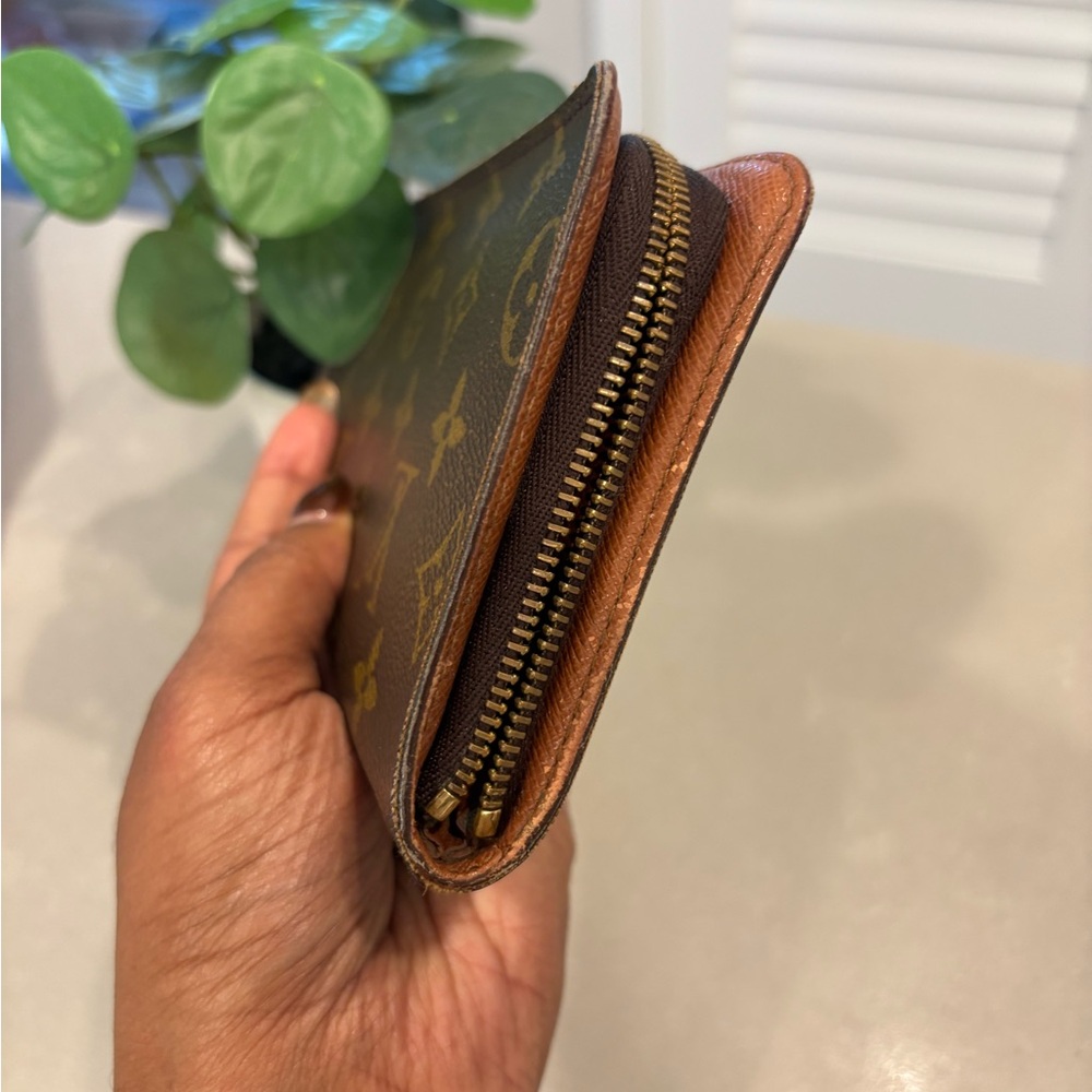 LV Monogram Zippy Wallet - Picture 9 of 10